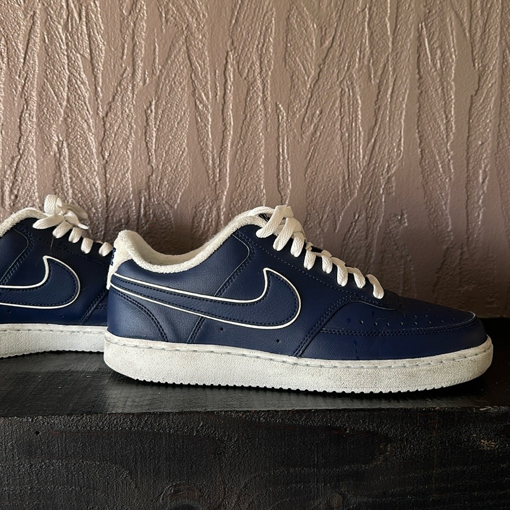 Mens Nike Size 9 casual shoes